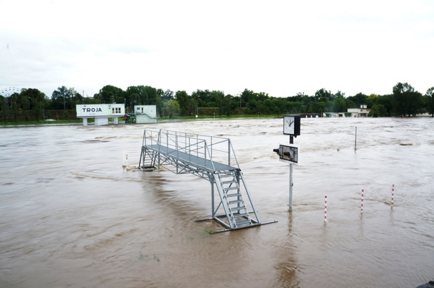 troja kanal canoe kayak slalom prague czech republic flood flooding river water vltava sportscene world championships 2013 icf 