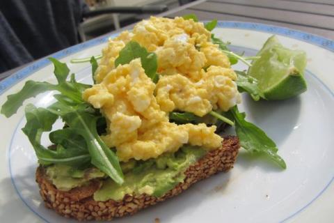eggs avocado rocket toast breakfast training athlete nutrition energy canoe kayak sprint slalom sportscene icf planet